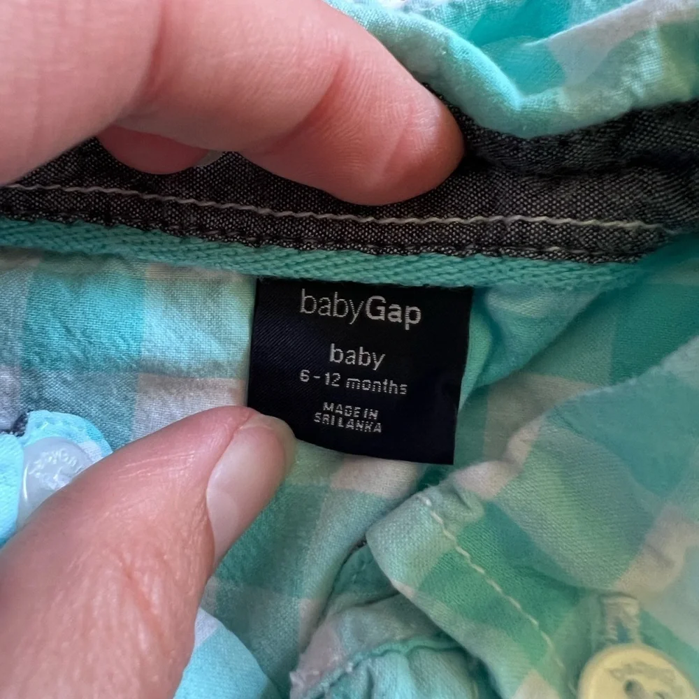 GAP stylish button